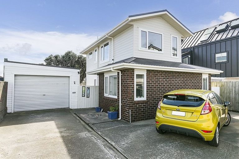 Photo of property in 10c Lyall Parade, Lyall Bay, Wellington, 6022