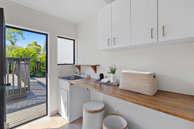 Photo of property in 64 Vintage Drive, Henderson, Auckland, 0612