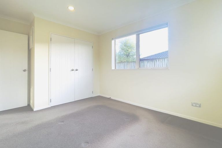 Photo of property in 74 Redcastle Drive, East Tamaki, Auckland, 2013