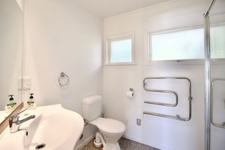 Photo of property in 3b Lake Pupuke Drive, Takapuna, Auckland, 0622