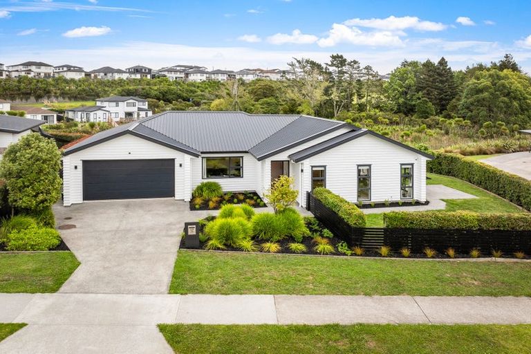 Photo of property in 29 Syd Grant Crescent, Orewa, 0931