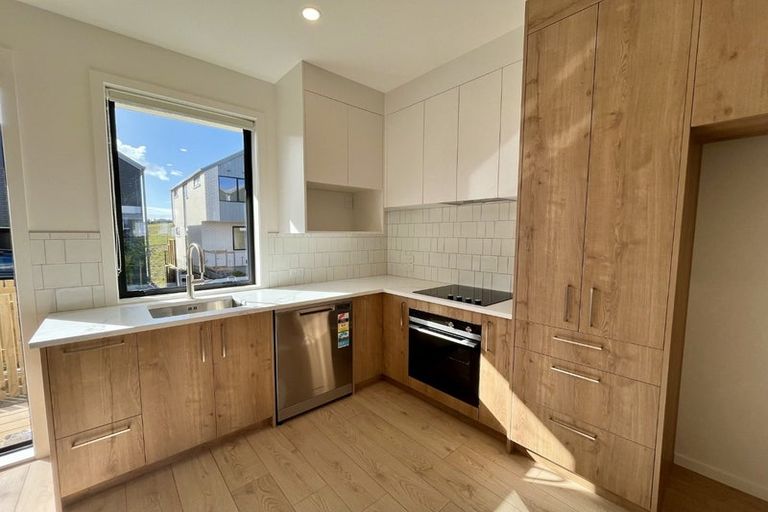 Photo of property in 12/21 Makomako Drive, Orewa, 0931