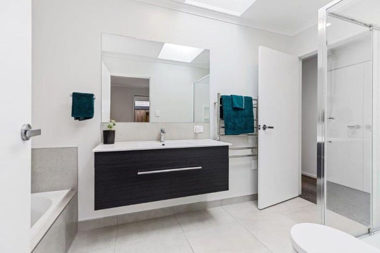 Photo of property in 6 Belt Lane, Papamoa, 3118