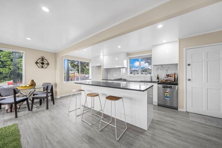 Photo of property in 11 Dorendia Place, Clendon Park, Auckland, 2103