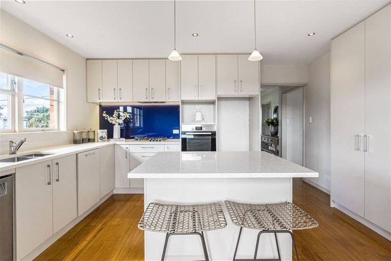 Photo of property in 10 Aramoana Avenue, Devonport, Auckland, 0624