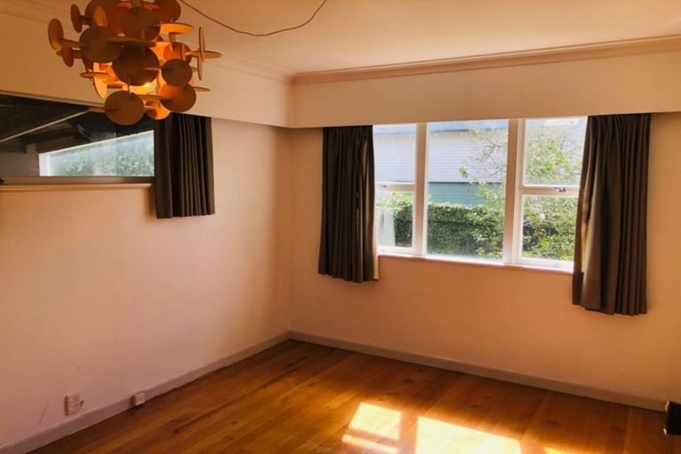 Photo of property in 1/11 Queen Street, Northcote Point, Auckland, 0627