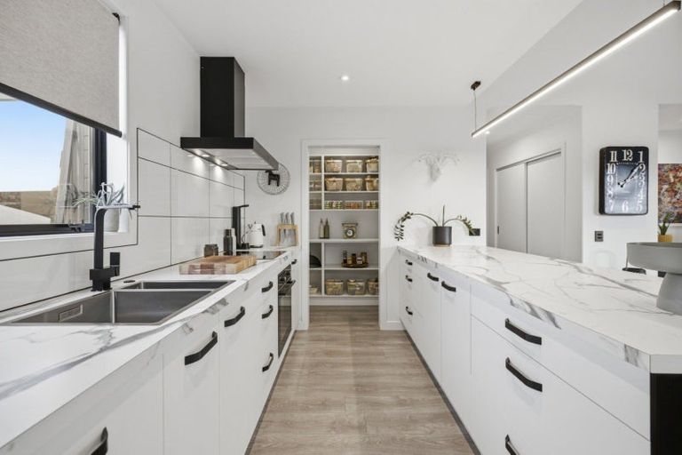 Photo of property in 28 Harding Drive, Papamoa Beach, Papamoa, 3118