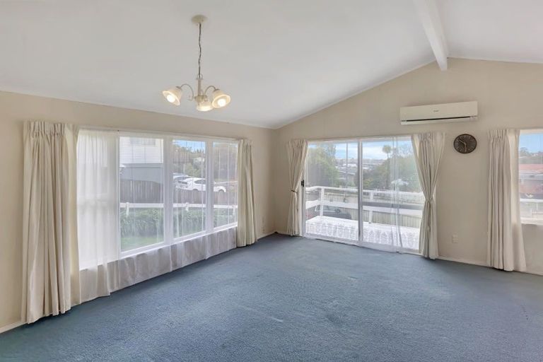 Photo of property in 46 Ayton Drive, Totara Vale, Auckland, 0629