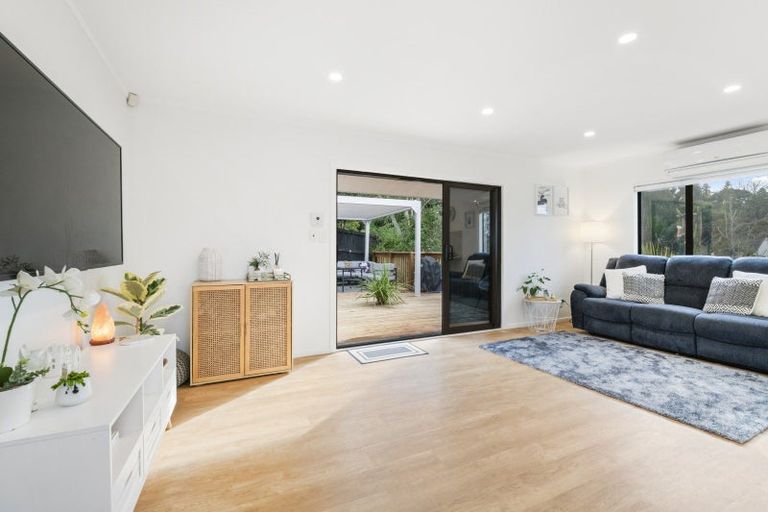 Photo of property in 2/14 Windy Ridge Road, Glenfield, Auckland, 0629