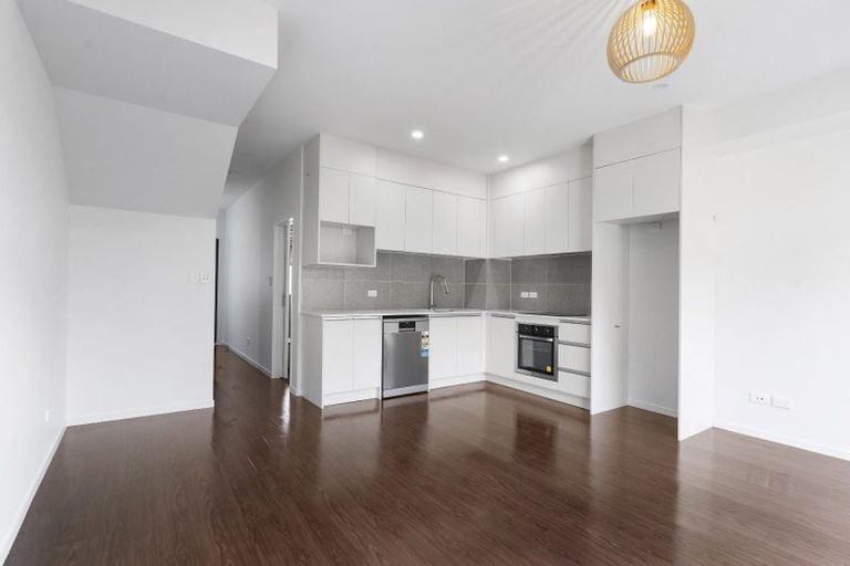 Photo of property in 14 Rangimarie Close, Opaheke, Papakura, 2113