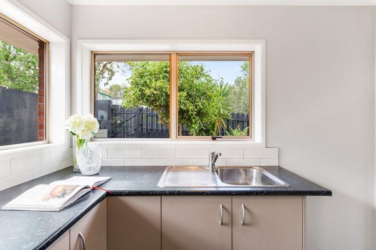 Photo of property in 1/3 Tallington Crescent, Torbay, Auckland, 0630