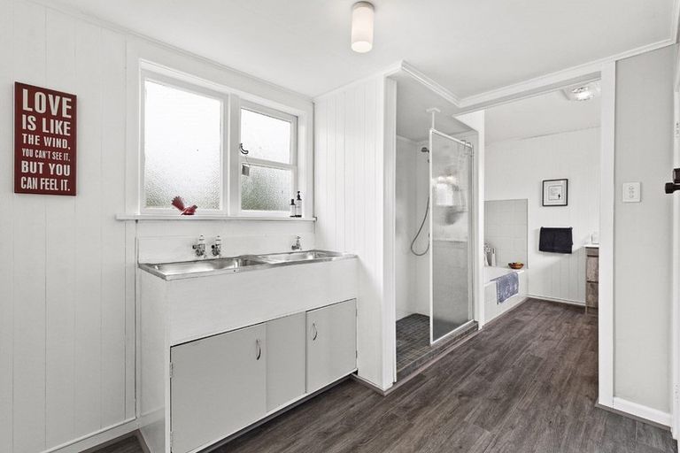 Photo of property in 1542 State Highway 12, Paparoa, Maungaturoto, 0583