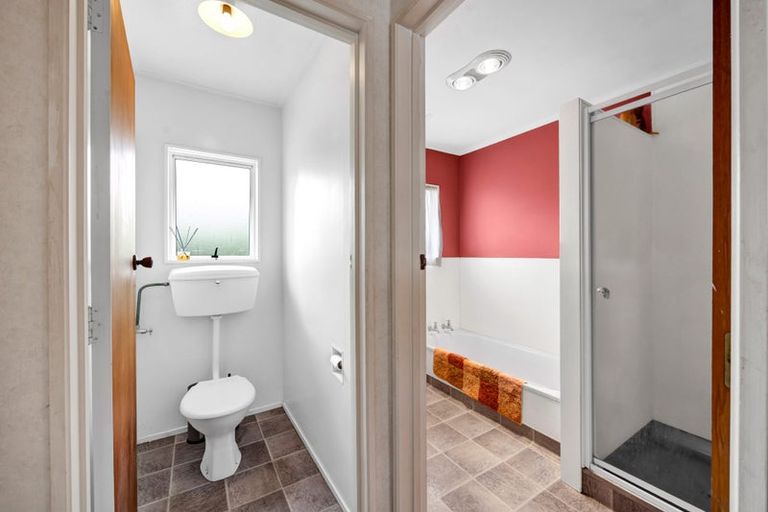 Photo of property in 18 Kamahi Avenue, Hawera, 4610