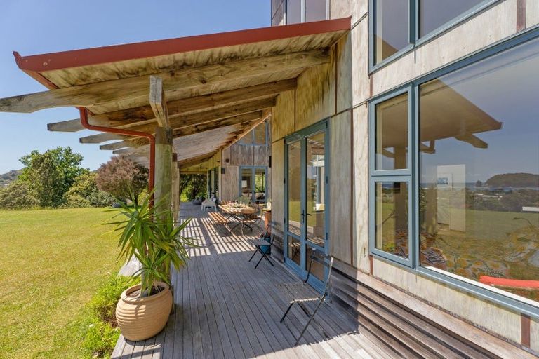 Photo of property in 92 Hahei Beach Road, Hahei, Whitianga, 3591