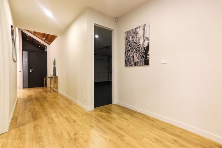 Photo of property in 32 Bine Crescent, Orewa, 0931