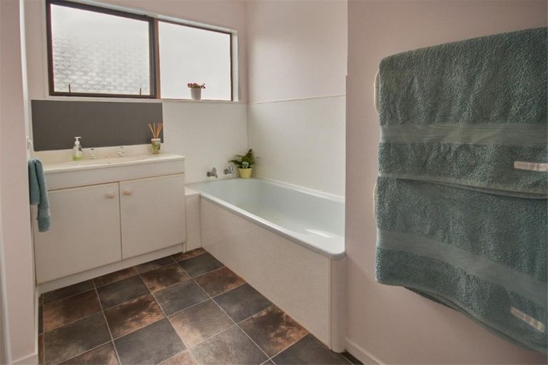 Photo of property in 2 Arabella Road, Opua, 0200