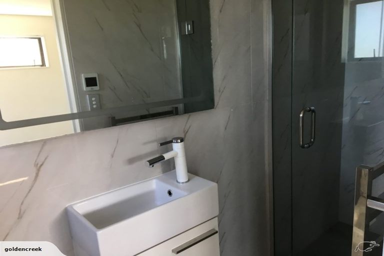 Photo of property in 16 Peony Mews, Oteha, Auckland, 0632