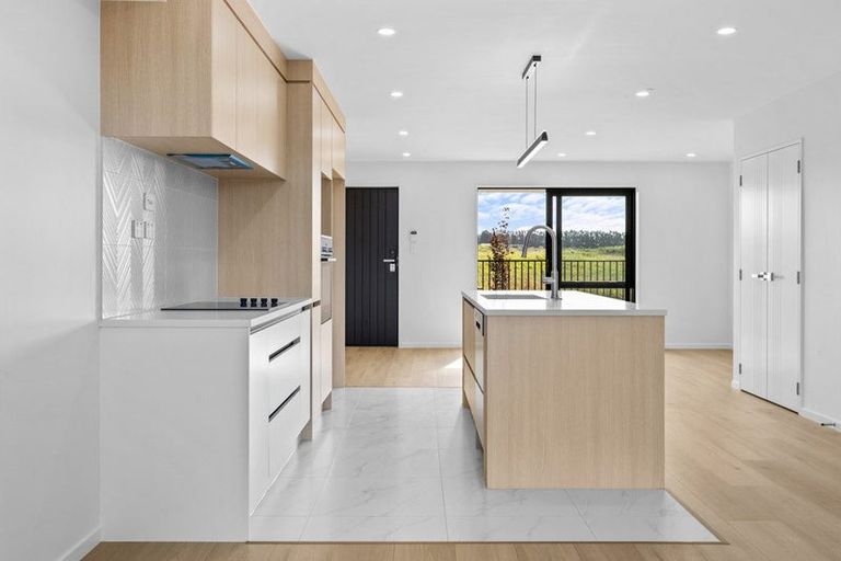 Photo of property in 6 Harikoa Way, Karaka, 2113