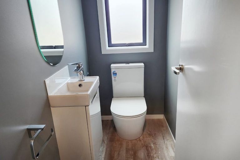 Photo of property in 4/64 Glen Road, Stokes Valley, Lower Hutt, 5019