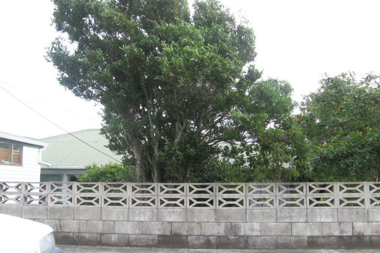 Photo of property in 50 Taylor Terrace, Tawa, Wellington, 5028
