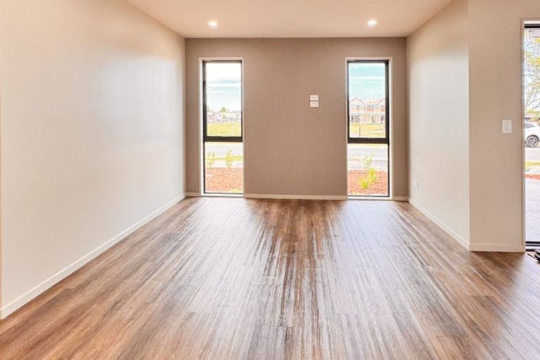 Photo of property in 7 Akoranga Place, Hornby, Christchurch, 8042