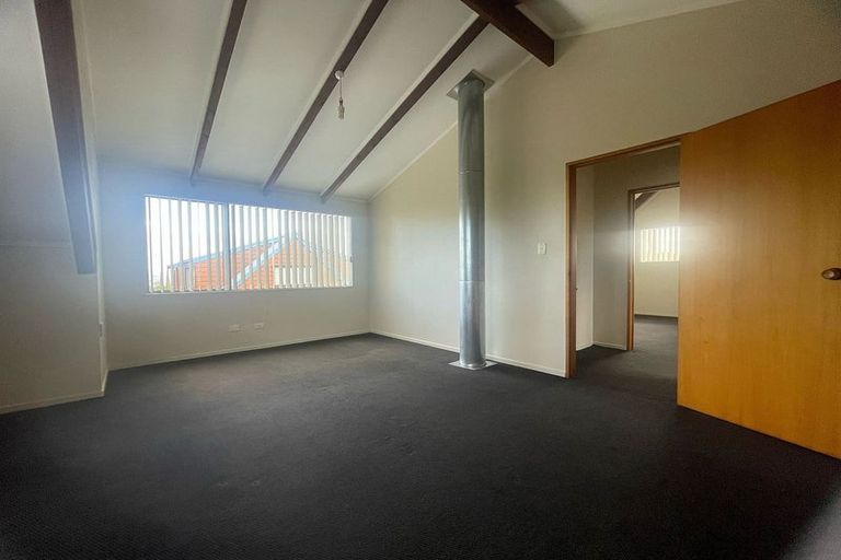 Photo of property in 1/106 Waimumu Road, Massey, Auckland, 0614