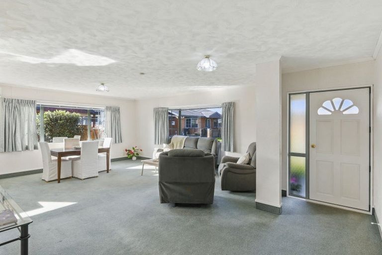 Photo of property in 3 Surrey Lane, Levin, 5510