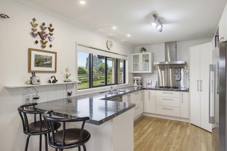 Photo of property in 53 Pohutukawa Drive, Levin, 5571