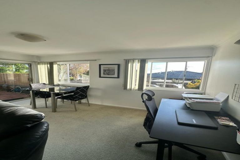 Photo of property in 6 Hume Drive, Hillcrest, Auckland, 0627