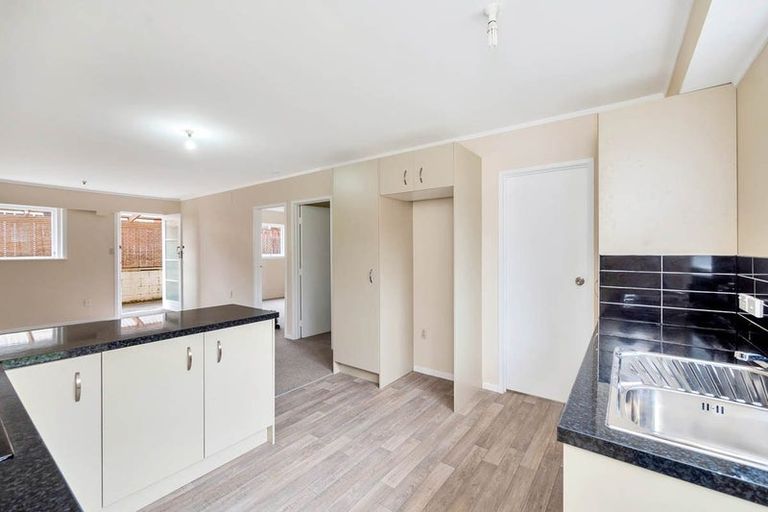 Photo of property in 25 Poinsettia Place, Henderson, Auckland, 0610