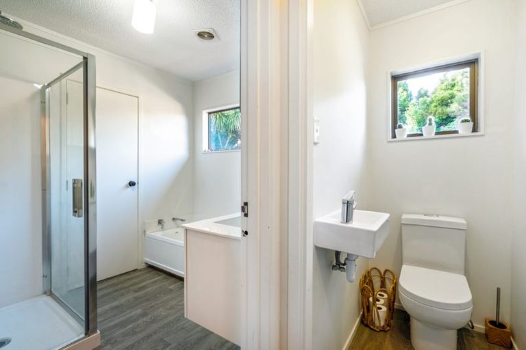 Photo of property in 2/33 Sapphire Place, Bayview, Auckland, 0629
