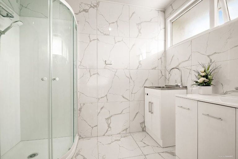 Photo of property in 12 Thomas Avenue, Te Atatu Peninsula, Auckland, 0610