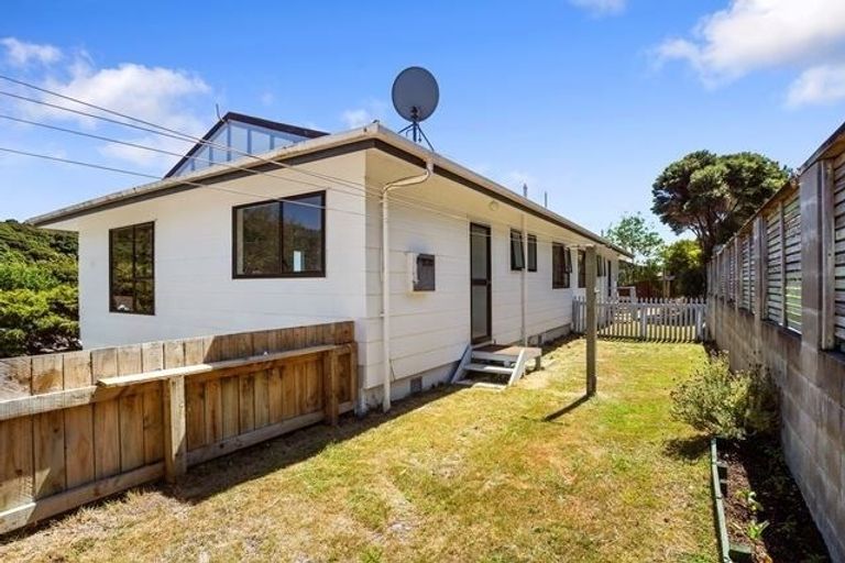 Photo of property in 49b Albatross Close, Whitby, Porirua, 5024