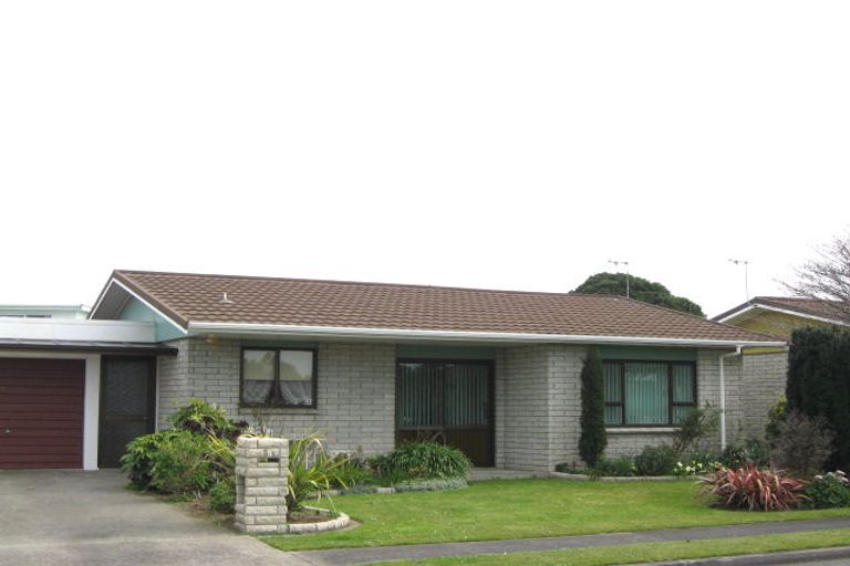 Photo of property in 1/5 Brierley Place, Marfell, New Plymouth, 4310