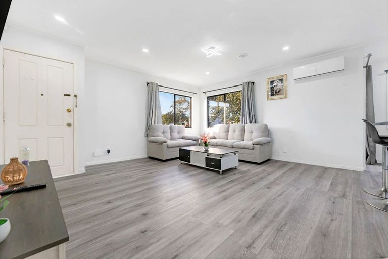 Photo of property in 1 Horlicks Place, Randwick Park, Auckland, 2105