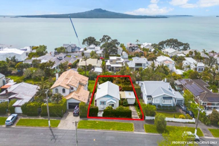 Photo of property in 22 Merani Street, Narrow Neck, Auckland, 0622