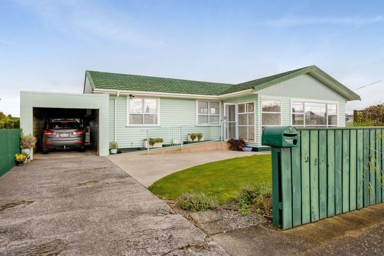 Photo of property in 7 Murray Avenue, Hawera, 4610