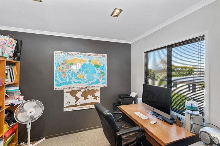 Photo of property in 20b Grand Vue Road, Kawaha Point, Rotorua, 3010