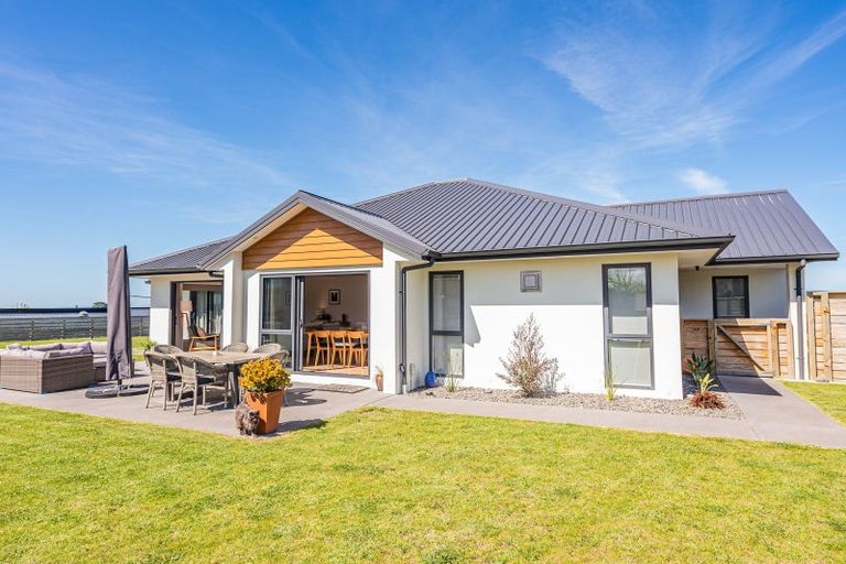 Photo of property in 25 Tirimoana Place, Otamatea, Whanganui, 4501
