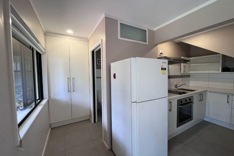 Photo of property in 16 Kerlin Crescent, West Harbour, Auckland, 0618
