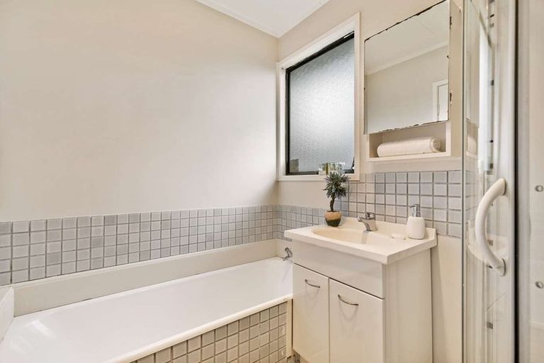 Photo of property in 2 Duckworth Road, Papakura, 2110