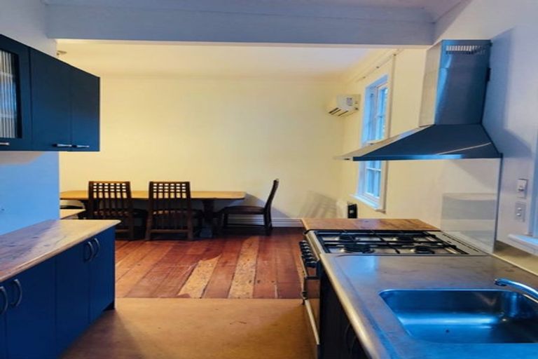 Photo of property in 55 Garden Road, Northland, Wellington, 6012