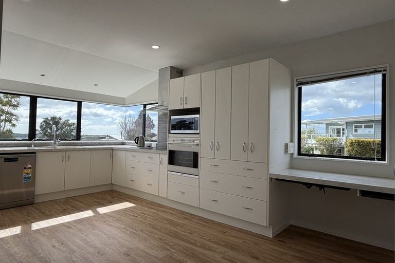 Photo of property in 1 Bramley Drive, Omokoroa, 3114