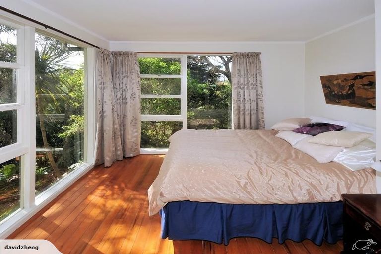 Photo of property in 56 Valley View Road, Glenfield, Auckland, 0629