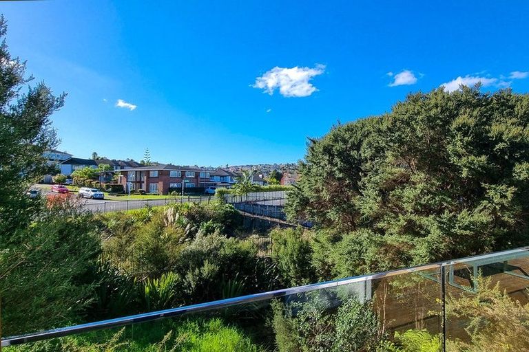 Photo of property in 14 Rathmullen Place, Pinehill, Auckland, 0632