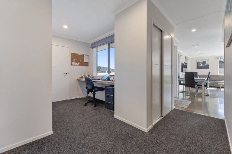 Photo of property in 2 Piharau Crescent, Hurdon, New Plymouth, 4310