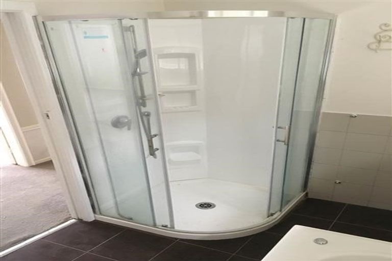 Photo of property in 335f Devon Street West, New Plymouth, 4310