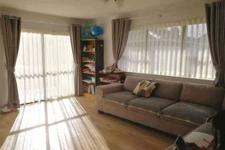 Photo of property in 1/27 Cromdale Avenue, Highland Park, Auckland, 2010