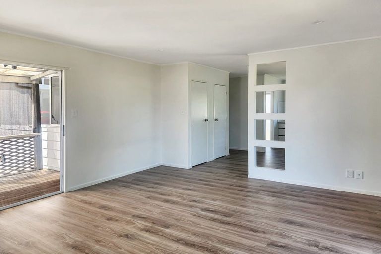 Photo of property in 1/5 Myna Place, Weymouth, Auckland, 2103