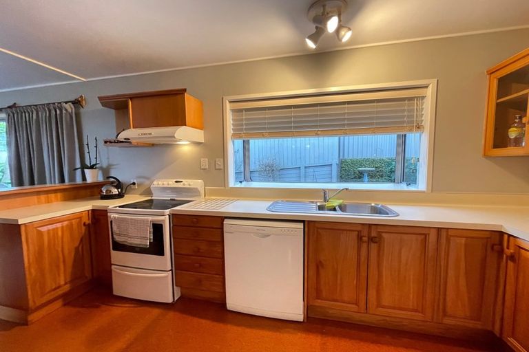 Photo of property in 2/11 Parr Terrace, Castor Bay, Auckland, 0620
